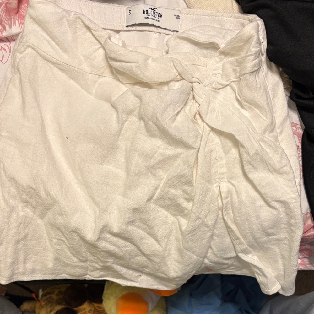 Hollister White Skirt with Bow Detail